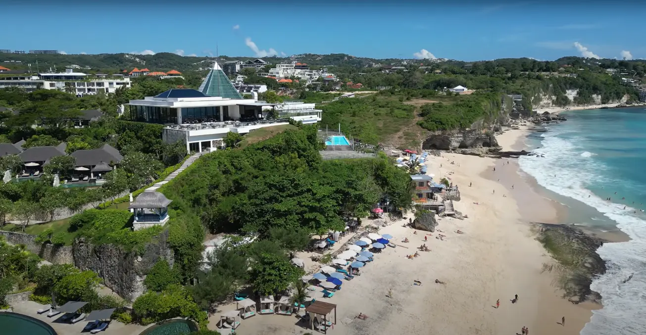 Uluwatu Beach à Bali : guide complet pour une visite réussie