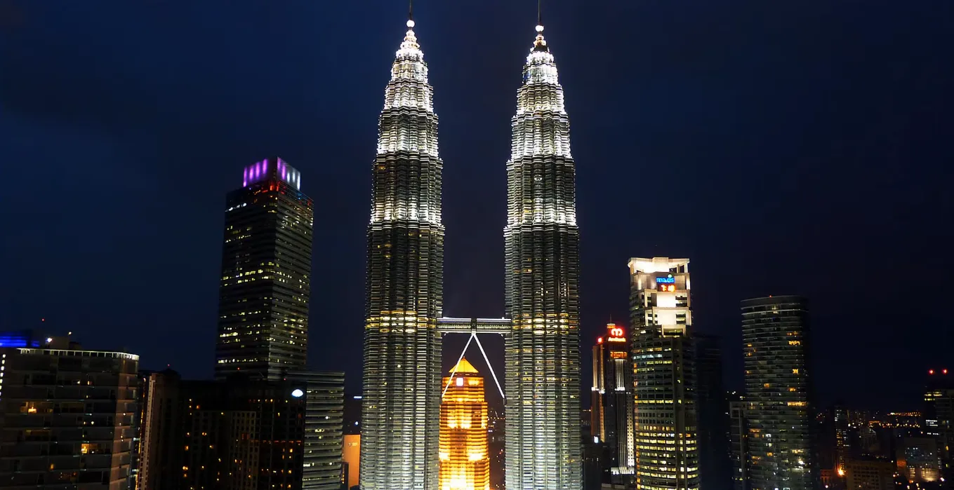 Hauteur des Tours Petronas : tout savoir sur ces géantes