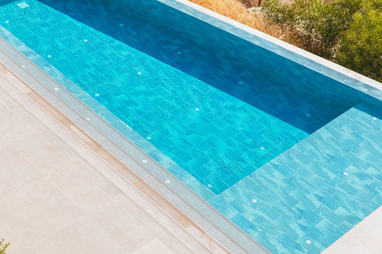 Profiter pleinement de son été à la maison grâce à une eau douce et une piscine agréable